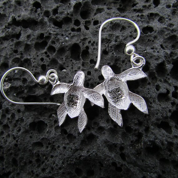 Orecchini pendenti in argento sterling 925 con tartaruga marina e