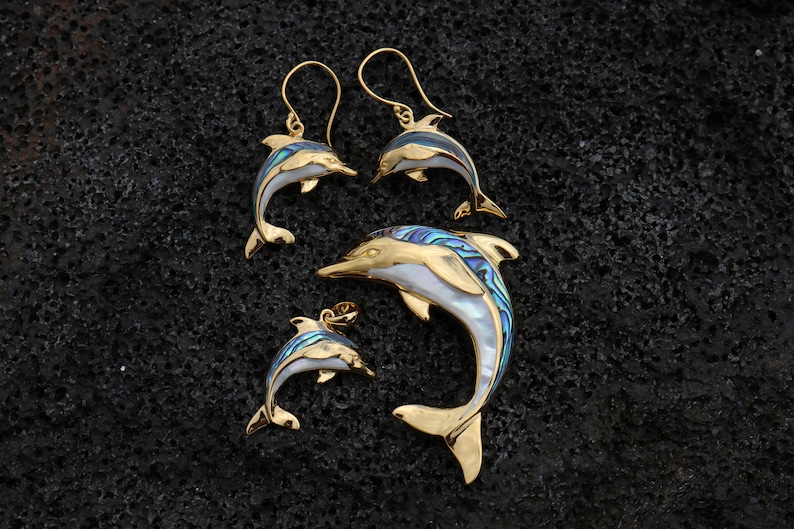 18K Gold Vermeil Aumakua Dolphin Necklace Pendant Abalone Paua Shell Sterling Silver 18K Gold. Mother of Pearl