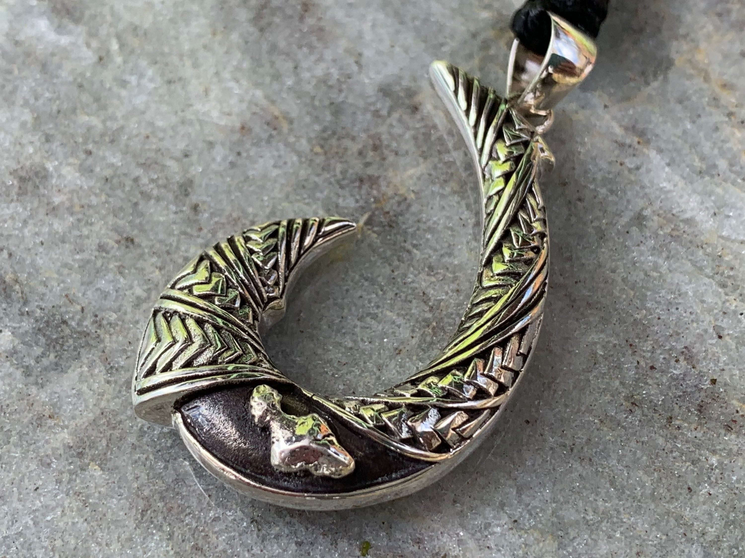 Hawaiian Fish Hook Necklace with Engravings – Makana Hut