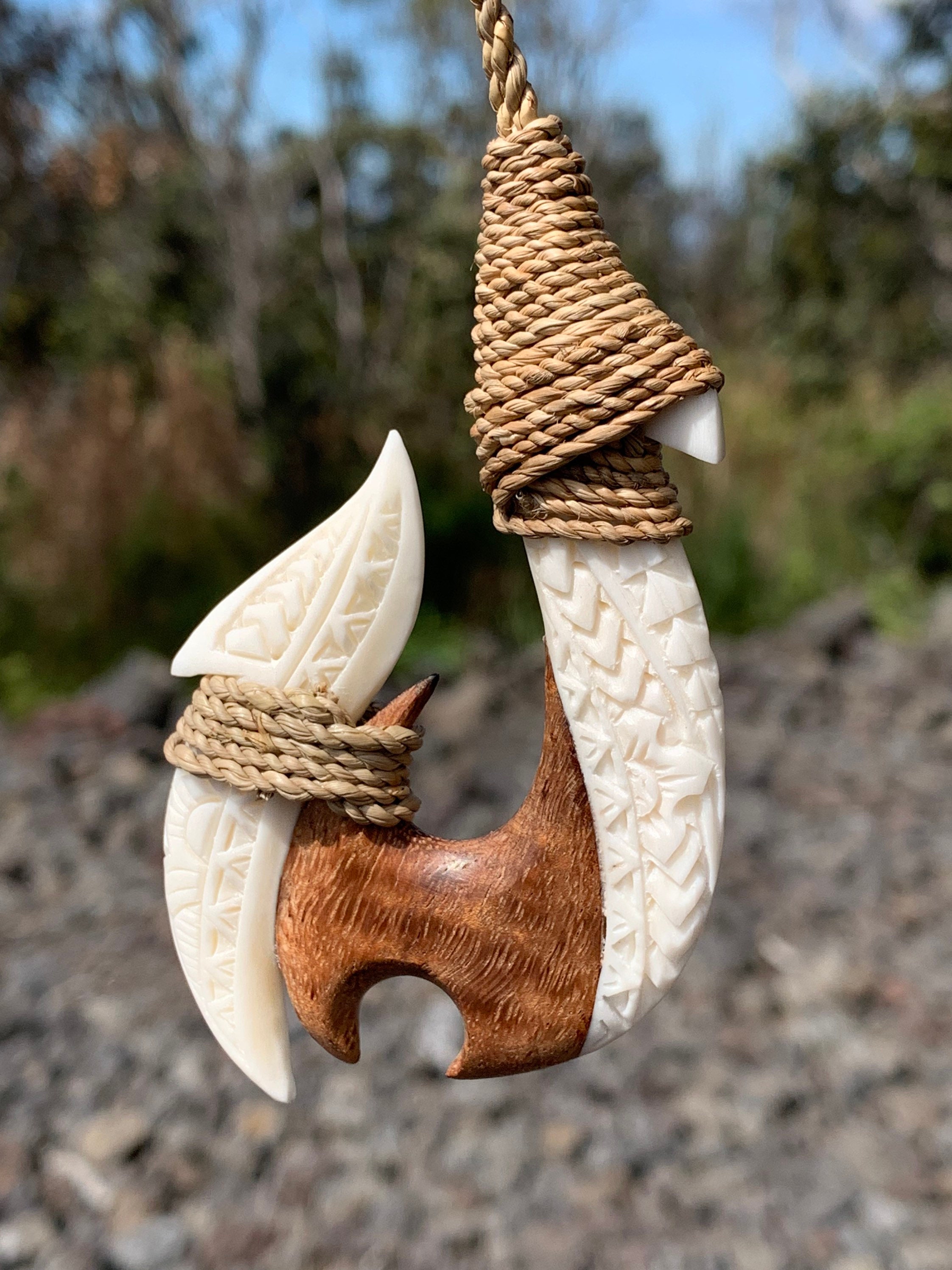 Hawaiian Maui Makau Traditional Native Fish Hook Necklace Pendant. Wood and  Bone Carved. -  Canada