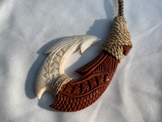 Hawaiian Makau Polynesian Matau Maui Carved Fish Hook Necklace. Bone, Wood.  -  Israel