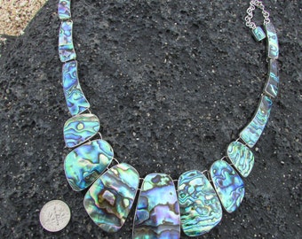 Collana Con Ciondolo Bradipo In Conchiglia Paua/Abalone | Iridescenza Naturale Verde E Blu | Lunghezza Catena 45,7 Cm | Regalo In Elegante Scatola