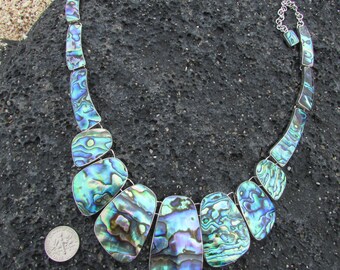 Collana Con Ciondolo Bradipo In Conchiglia Paua/Abalone | Iridescenza Naturale Verde E Blu | Lunghezza Catena 45,7 Cm | Regalo In Elegante Scatola