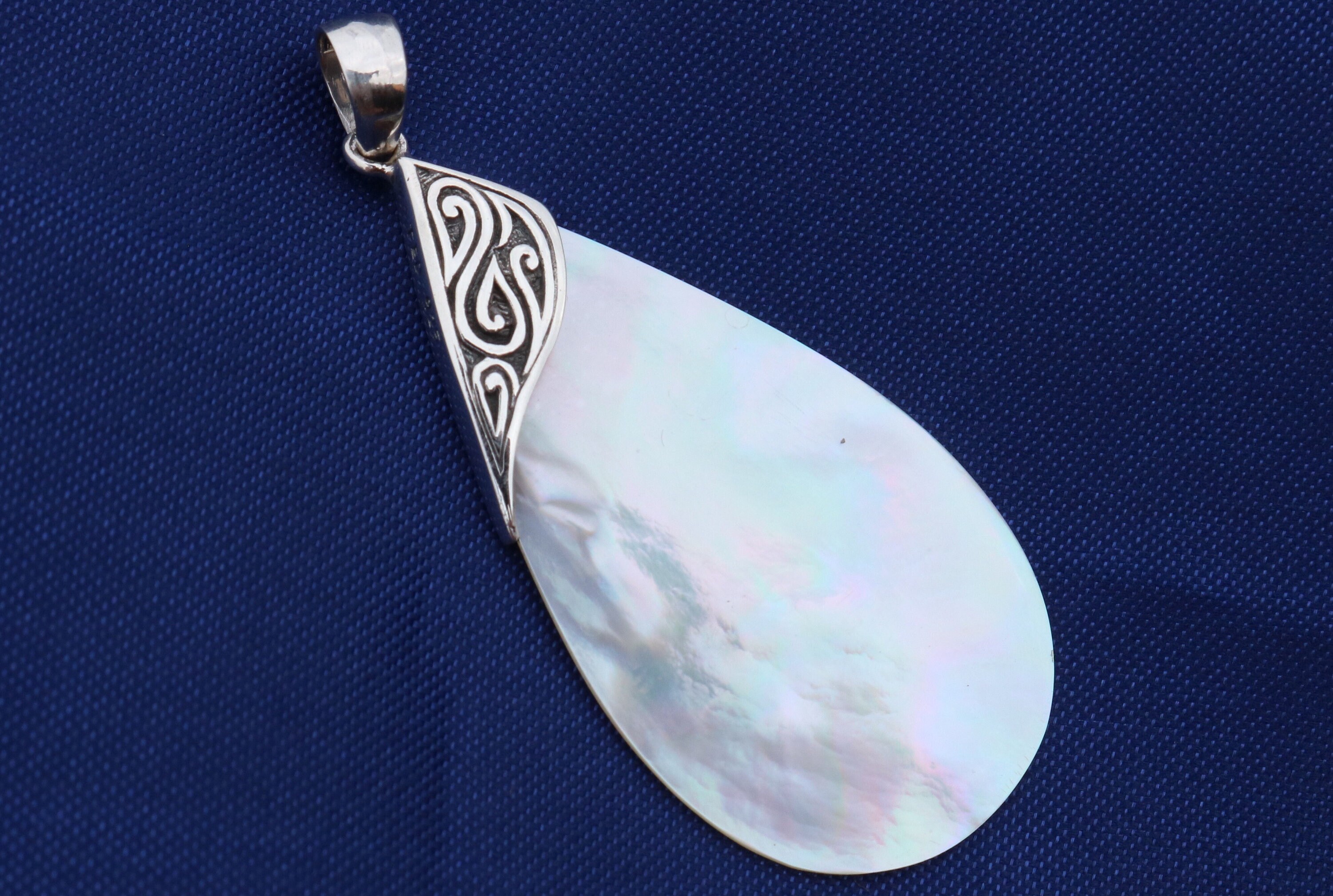 Mother of pearl teardrop necklace deals