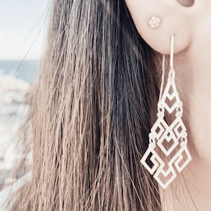 Longues boucles d&#39;oreilles chandelier en argent au design géométrique Art déco