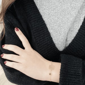Bransoletka ze srebra ręcznie robiona z motywem znaku zodiaku Panna z drogocennym brązowym koralikiem tygrysiego oka
