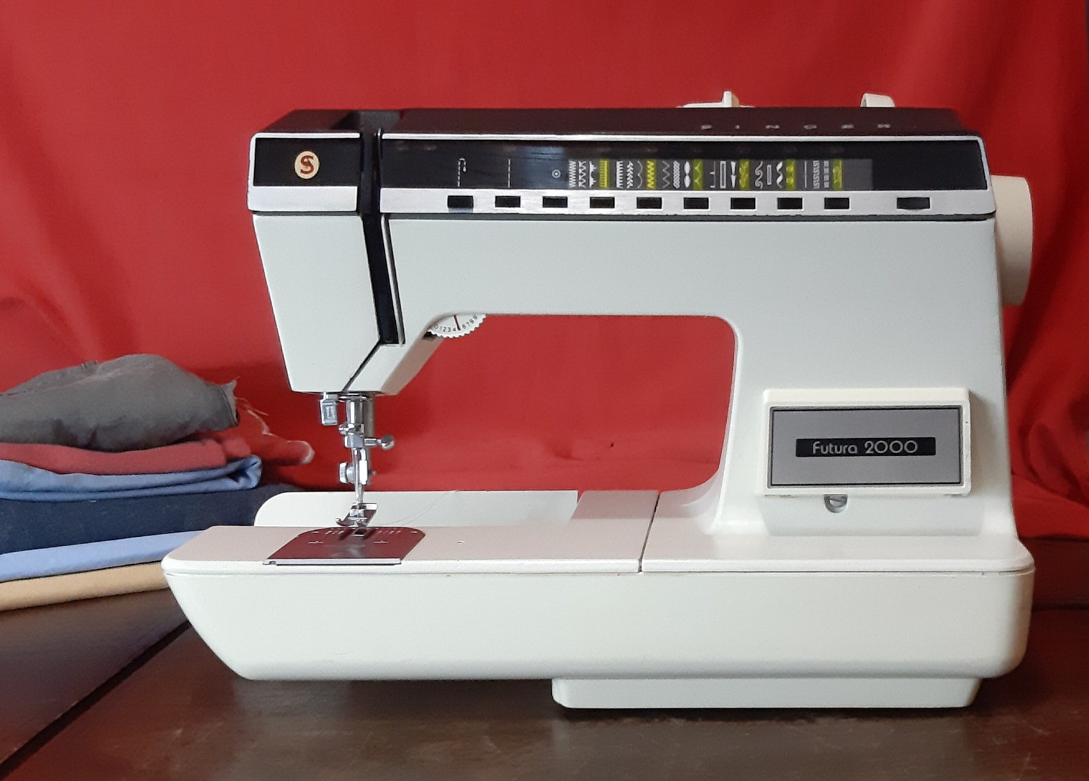 Singer Futura 2000. Sewing machine with many embroidery Etsy