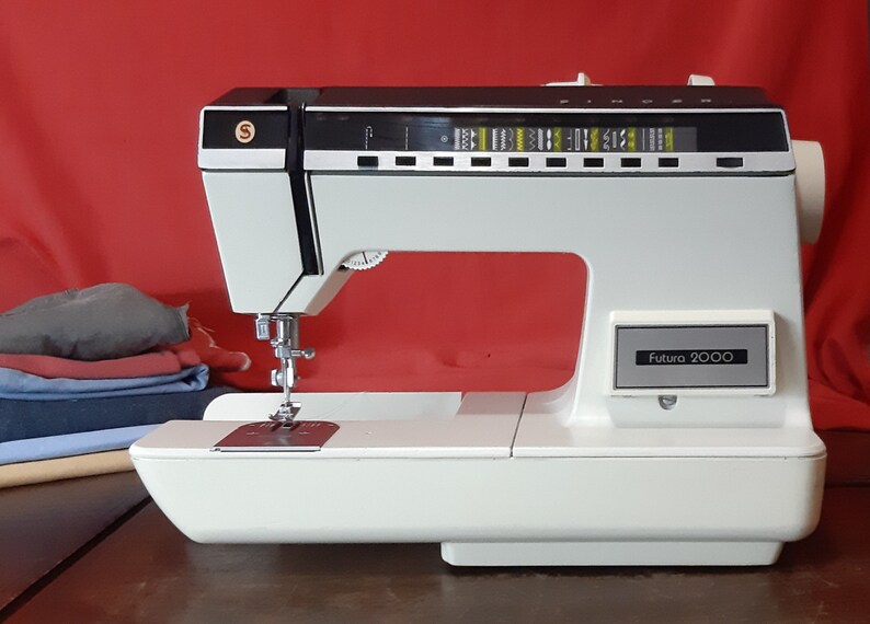 Singer Futura 2000. Sewing Machine With Many Embroidery Etsy