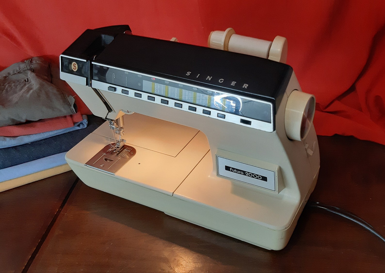 Singer Futura 2000. Sewing Machine With Many Embroidery Etsy