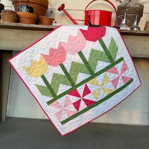 Tulip Time Mini Quilt Kit