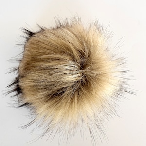 Mountain Husky faux Fur Pom Pom