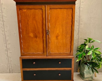 Grande armoire-presse en lin vintage recyclée et peinte à la main en acajou/grande armoire pour garçon