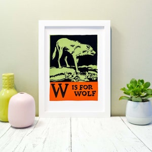 Impresión de lobo enmarcada, W es para impresión del alfabeto de lobo, impresión de letra W, alfabeto ilustrado ABC Impresión de arte de lobo, regalo inicial de W Ilustración de lobo