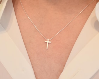 Petite croix pendentif chaîne en argent sterling cadeau unisexe pour petite amie petit ami bijoux Royaume-Uni collier religieux conception simple