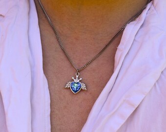 Collier Cœur Bleu Ailes d'Ange Couronne Pendentif Bijou en Cristal Cadeau pour Elle