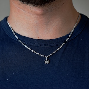 Pequeño collar inicial pequeño colgante cadena de acero inoxidable para hombres mujer para ella para él novio joyería delicada minimalista, caja de regalo