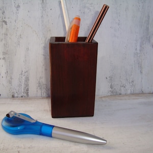 Soporte de bolígrafo de madera vintage, taza de bolígrafo de madera, almacenamiento de escritorio de oficina presente, colega de regalo, regalo de madera, regalo