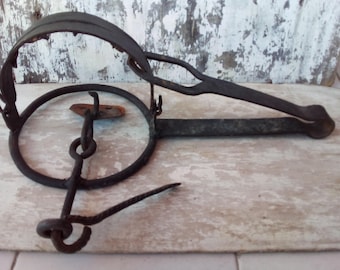 A real trap. Trap used for  all kind of animals. Vintage trap for all  animals. A real,robust and reliable trap,No USA shipping