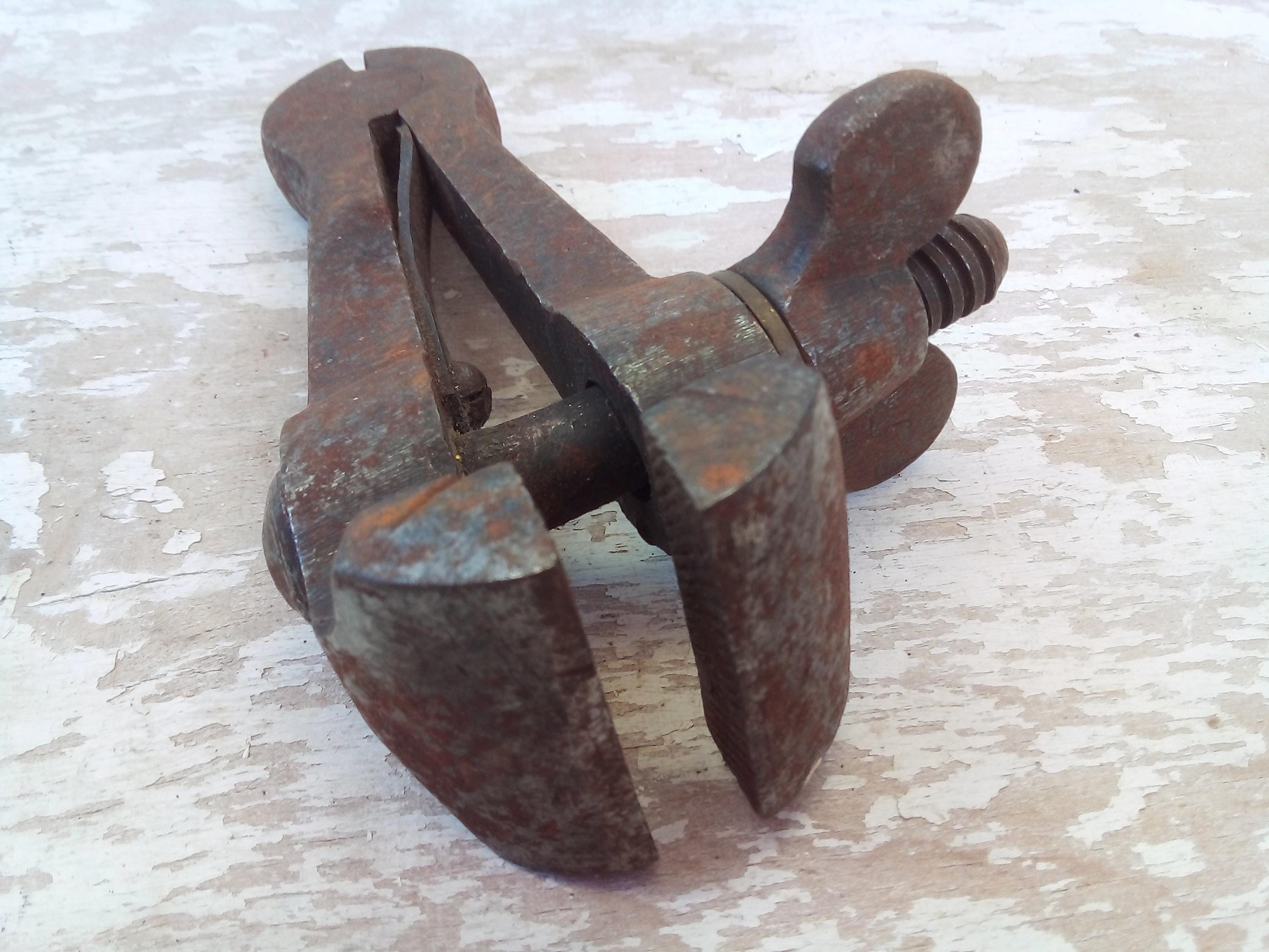 Petit étau Ancien En Fer Forgé Pour Horloger Ou Bijoutier - Occasion Bon état