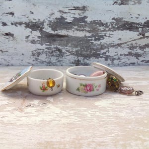 Set of 2 Mini Porcelain Trinket Boxes – Vintage Floral Keepsake Containers (Jewelry Not Included)