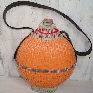 Vintage Gewickelte Flasche, Vintage dekorative Weinflasche, rustikale Alkoholflasche, Küchendekor, Weinglasflasche, handgemachter strickter Dekanter.