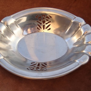 Vintage flower shape dish, Metal bowl, Flower shape platter, Vintage flower shape bowl, Petal shape scallop edge, Fruit plate, Tableware
