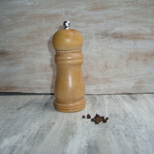 Pepper grinder, Pepper mill, Vintage pepper mill, Old pepper grinder, Wooden pepper grinder, Small pepper mill, Retro kitchen decor