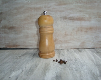 Pepper grinder, Pepper mill, Vintage pepper mill, Old pepper grinder, Wooden pepper grinder, Small pepper mill, Retro kitchen decor
