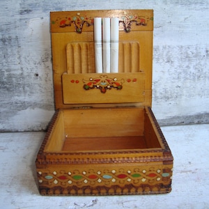 Scatola sigarette a legna - Scatola sigarette grande - Scatola sigarette - Scatola intagliata a mano - Cigarette Organizer - Cigarette Dispenser - Accessorio fumatori