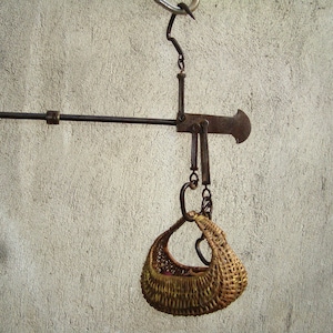 Escalas vintage. Escamas antiguas.   Básculas antiguas de colección de 1800 s
