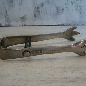 Vintage metal Tongs,  metal Bar Tongs, Salad Tongs, Cookie Tongd, Cake Tongs, Mid Century Bar Ice Serving Tongs,gifts,gift