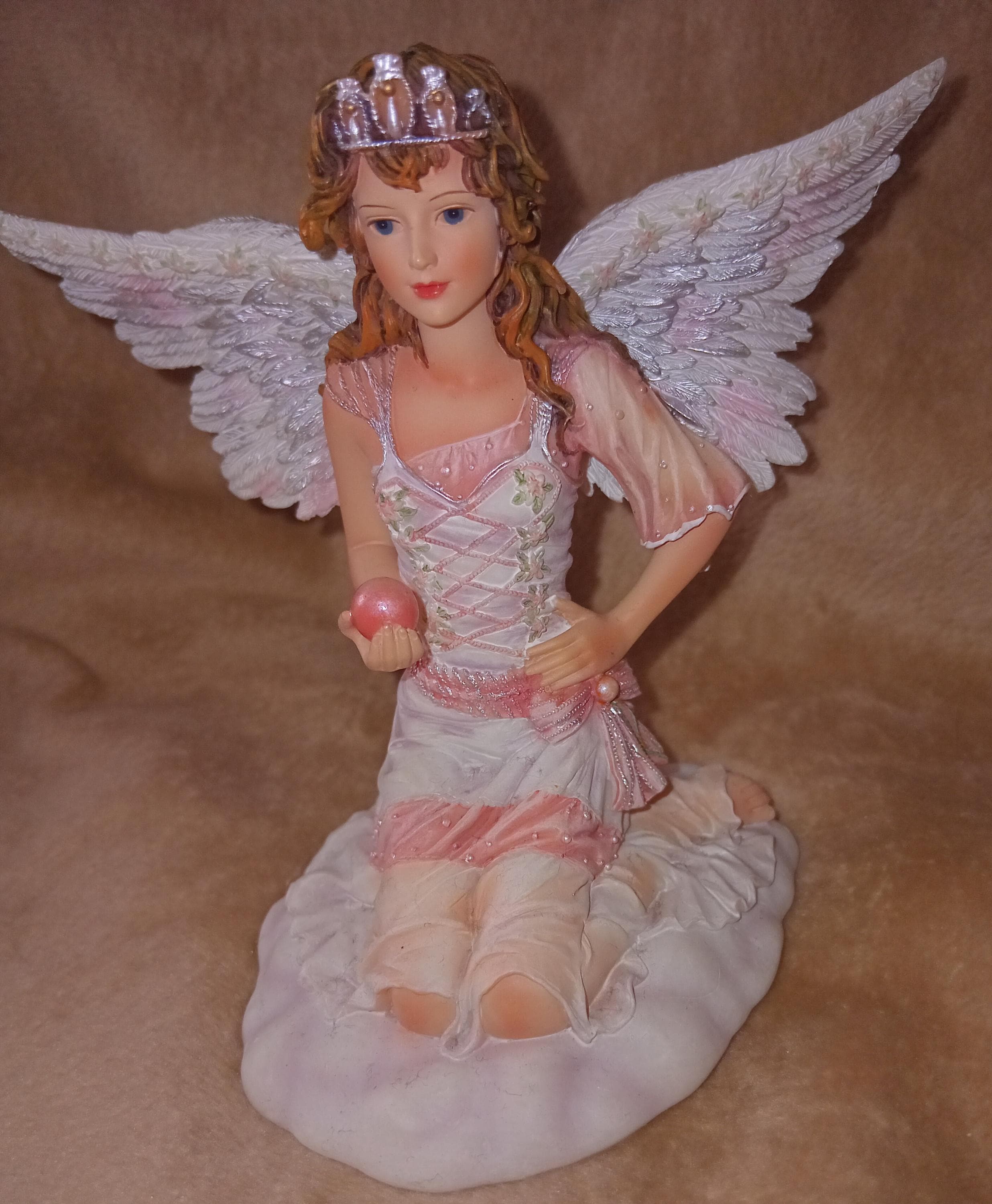 天使の像　エンジェルウィスパー　クリスティンハワース The Angel of Love - Figurine by Christine Haworth, Number 1478 of
