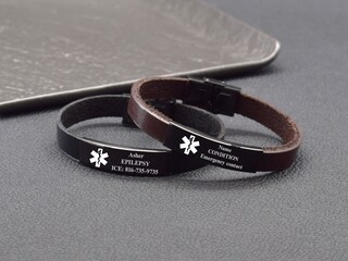 Vivaday Bracciale Allarme Medico Uomo In Pelle Intrecciata, Personalizzabile Con Incisione, Ipoallergenico, Regalo Per Sportivi
