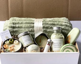 Cozy Gift Box with Blanket Socks Candle | Classy Gift Basket for Women | Self Care Gift Box | Care Package | Gifts for Her for Any Occasion