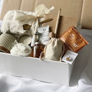Gift Box For Women, Personalized Gifts For Her, Best Friend Birthday Gifts, Self Care Box, Thank You Gift Box, Thinking Of You Care Package