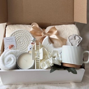 Classy Gift Basket for Women | Cozy Gift Box with Blanket | Mom Box | Self Care Gift Box | Care Package | Gifts for Her for Any Occasion