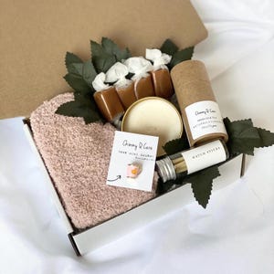 Przytulny zestaw prezentowy Hygge | Zestaw prezentowy do pielęgnacji | Dzień Matki | Zestaw prezentowy dla niej | Tęsknię za mamą | Wysyłam uściski | Prezent dla współpracowników | Prezent świąteczny