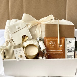 Gezellige geschenkdoos voor haar | Cadeaudoos voor dames |Sokken, kaars, zelfverzorgingscadeauverpakking | Cadeau voor vriend(in) |Comfort-hyggebox | Doordacht onderhoudspakket