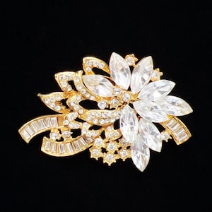 Vintage Gold Brooch Bling for Woman Birthday Gift for Her Flower Brooch Pin Jewelry for Her