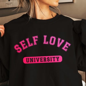 Self Love University PNG | Ombre Pink Valentines | Tekst Varsity | PNG Sublimacja | Clipart na Walentynki | Prezent dla niej | Plik Cricut Cut