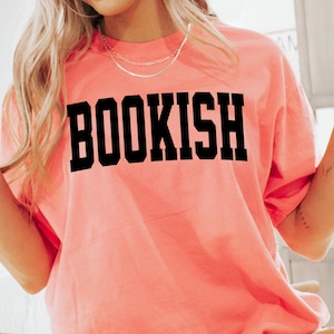 BOOKISH Varsity Buchstaben PNG | Comfort Colors 1717 Sublimation | Buchliebhaber Geschenk | Niedliches Ästhetisches Png für Cricut & Digital Shirt Design DIY
