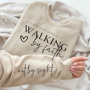 Spaziergang durch den Glauben, nicht beim Anblick PNG | Christliches Sublimationsdesign | Shirt Ärmel Design | Bibel Vers Shirt | Cricut-Datei | DIY christliches Geschenk