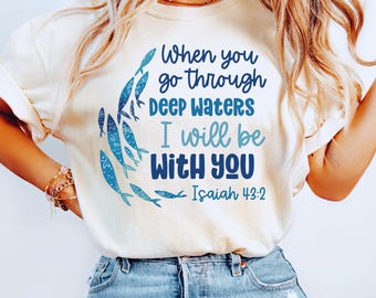 Tiefes Wasser Bibel Vers Jesaja 43: 2 Christian Png | Trendy Glaube Png | Comfort Colors 1717 Shirt Design | Ästhetische christliche Sublimation