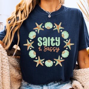 Küsten salzig und frech PNG | Komfortfarben | T-Shirt mit Spruch Trendy Sublimation | Digitaler Download | Reisegeschenk | Kommerzielle Nutzung DIY
