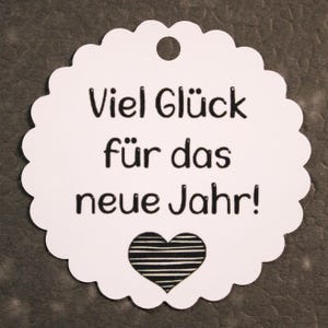 Geschenkanhänger Viel Glück für das neue Jahr Herz schwarz-weiß 3,8cm - 10er Set Neujahrsanhänger für Silvester & Neujahr Dekoration