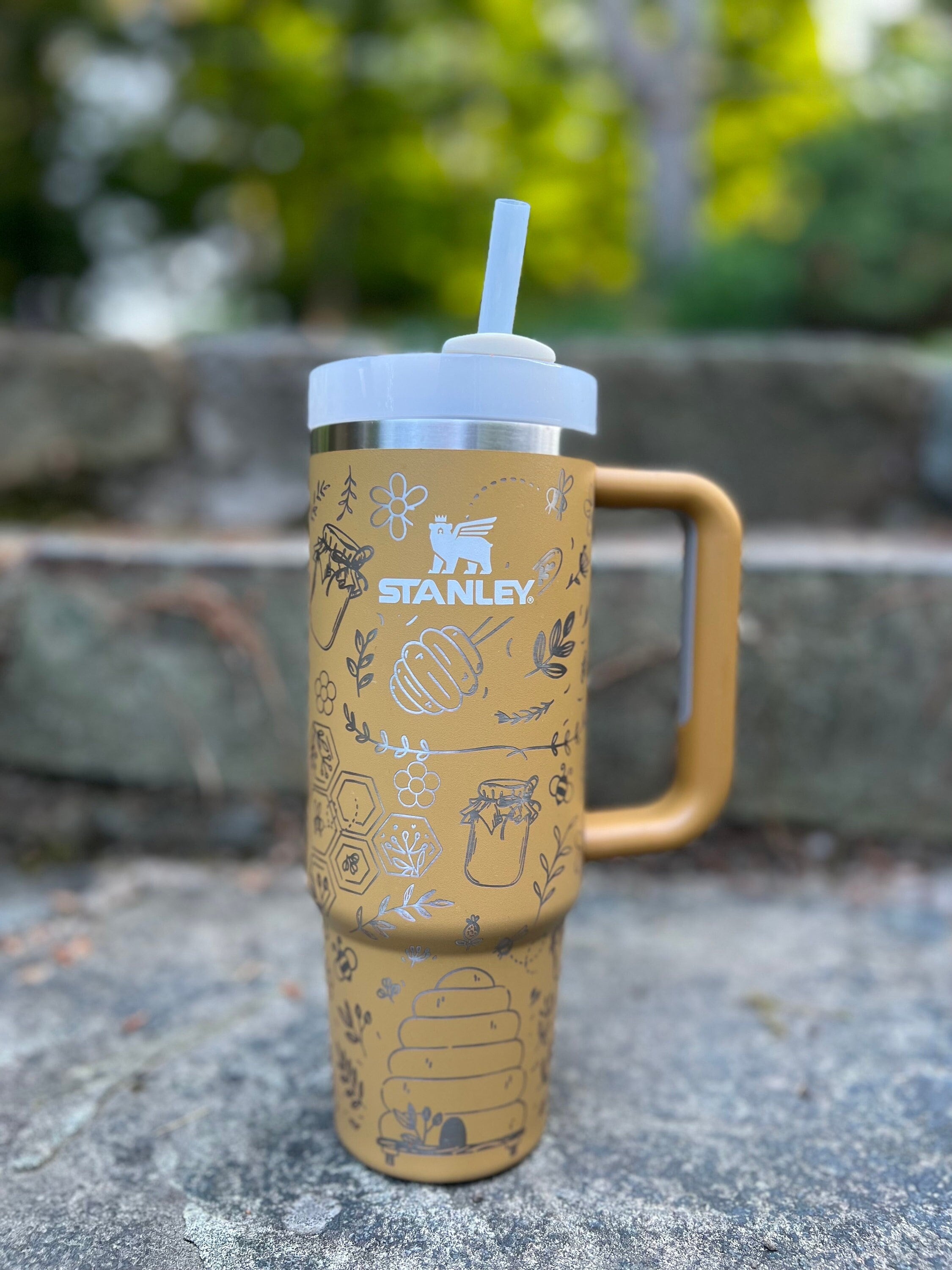 Bee Coffee Cup, 40 Oz Tumbler with Handle and Straw, Cute  Yellow Bee Tumbler/Coffee Mug, Bumble Bee Decor/Ornament/Stuff ,Bee Gifts  for Women/Bee Lovers - Honeybee Mug, 40 Oz Stainless Steel