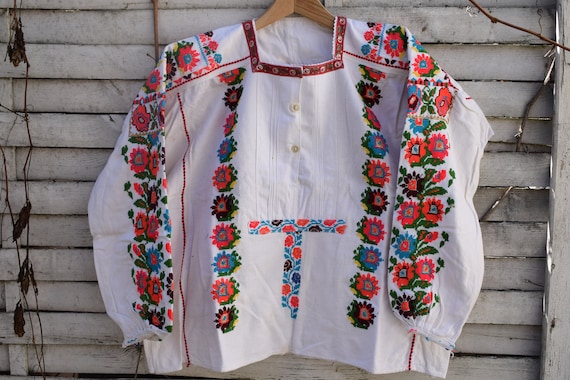 Vintage traditional (1950's) woman's embroidered l