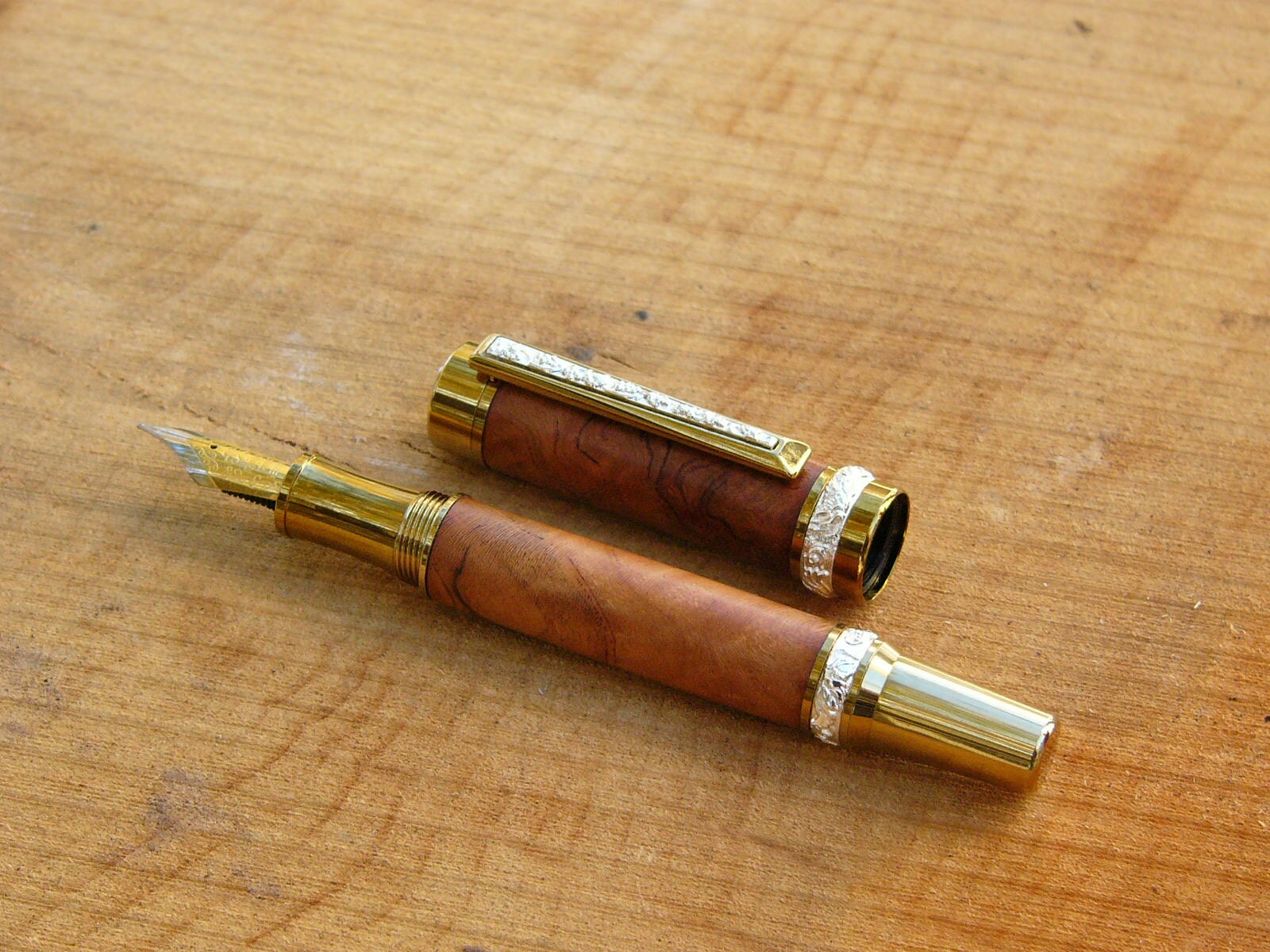 Cambridge Hybrid Fountain Pen en California Redwood Burl con Etsy