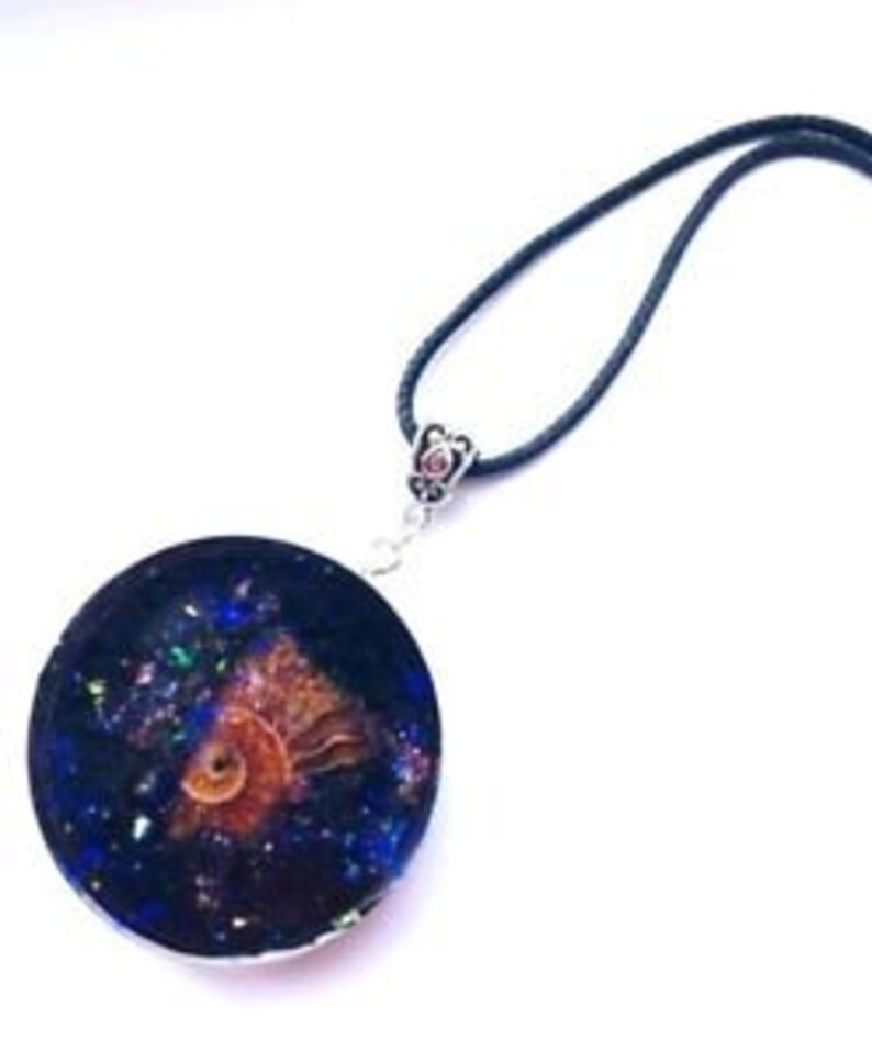 Orgone Orgonite ciondolo Ammonite fossile Madagascar.EMF protection.Energia