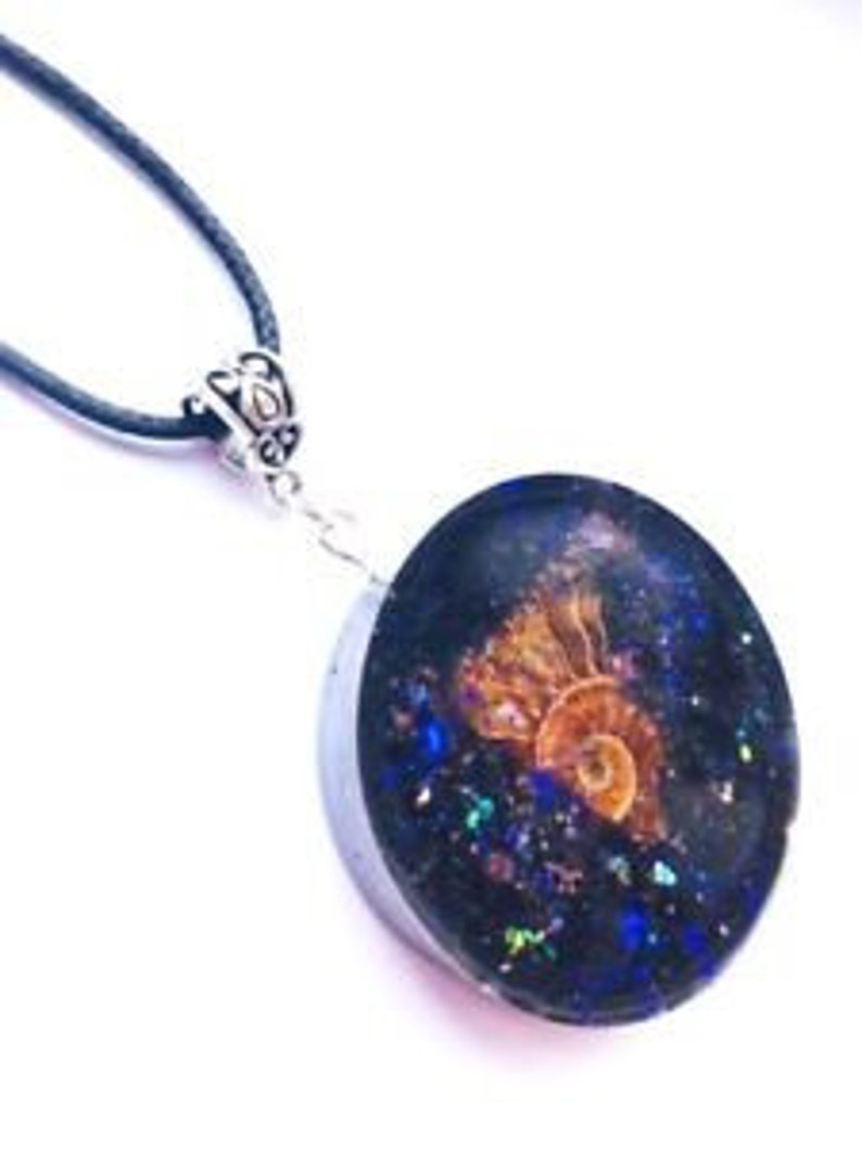 Orgone Orgonite ciondolo Ammonite fossile Madagascar.EMF protection.Energia
